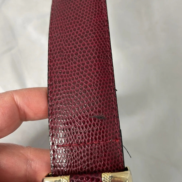VINTAGE 90’s Simon Chang Reptile Embossed Belt Burgundy Gold Buckle Leather M - Picture 5 of 10